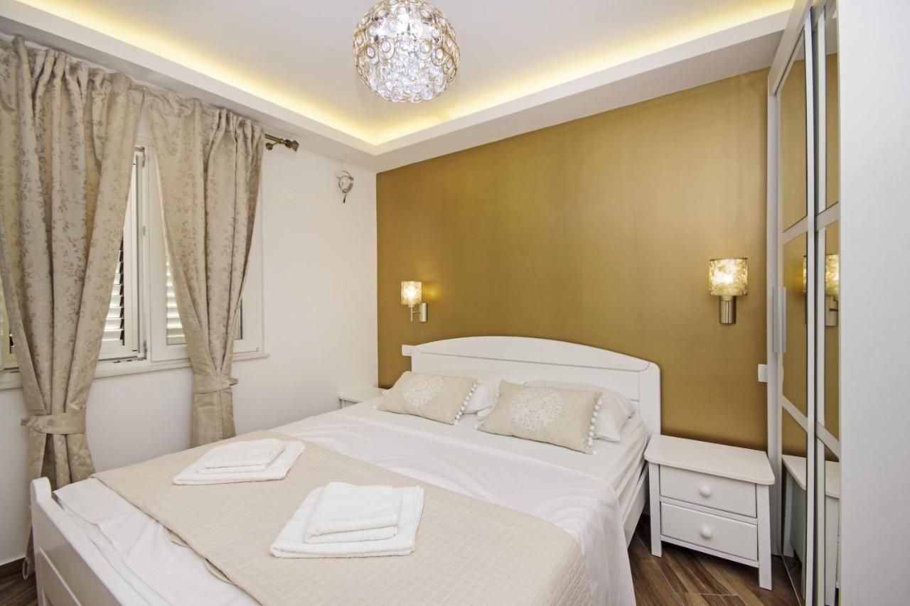 Apartments By The Sea Baska Voda, Makarska - 17570 Eksteriør bilde