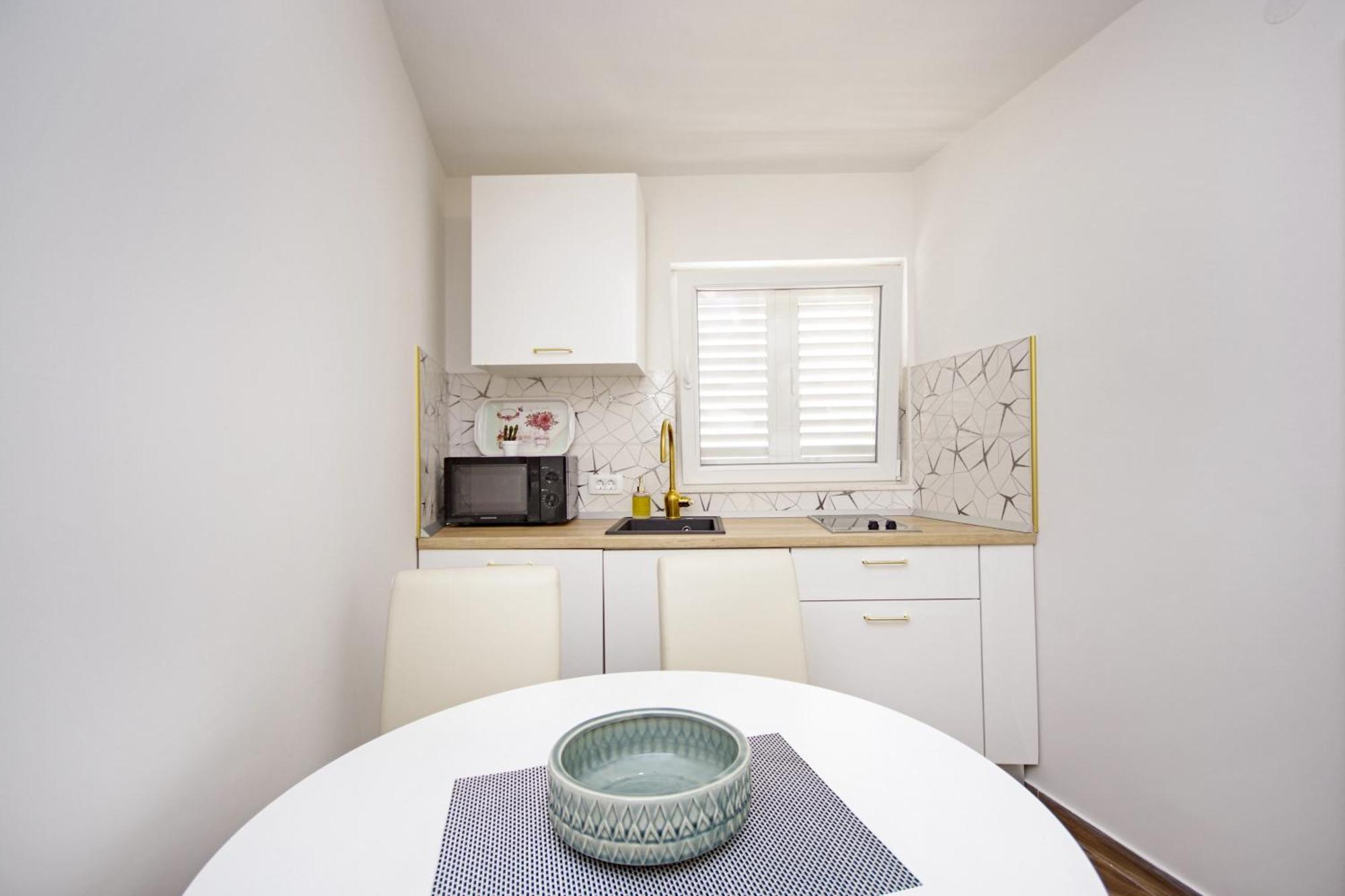 Apartments By The Sea Baska Voda, Makarska - 17570 Rom bilde